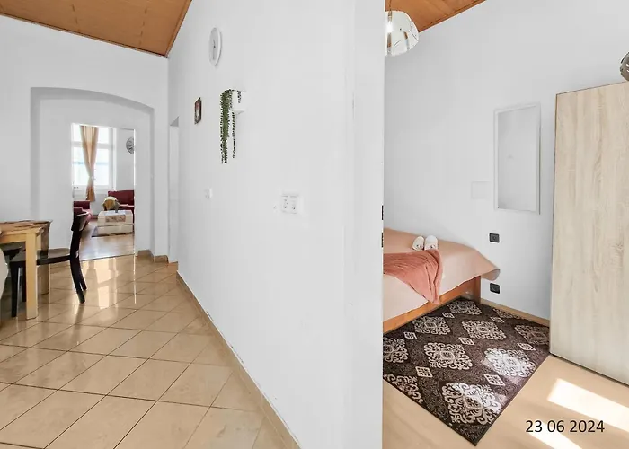 Four-bedroom, Four King-size Comfort * Viena